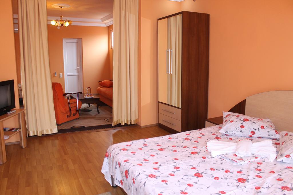 Marani Hotel Batumi Room photo